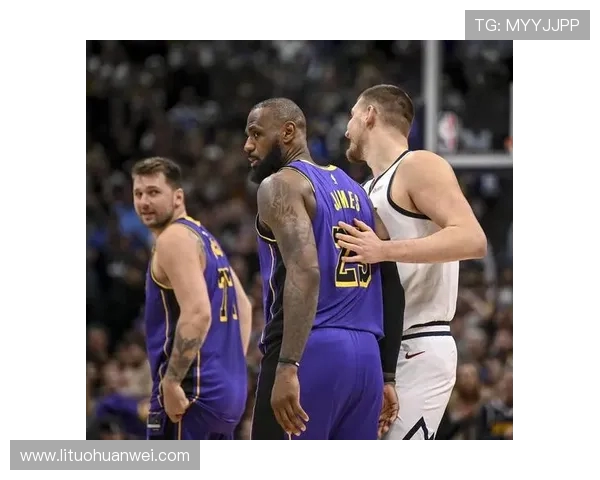 湖人与勇士激战正酣，西部强队对决谁能笑到最后