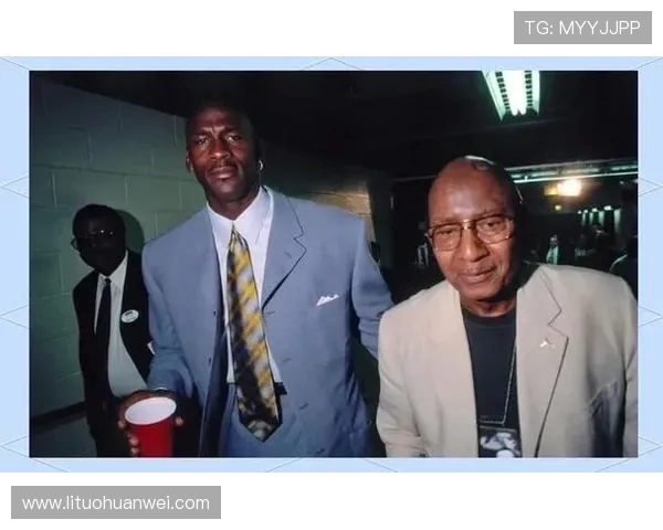 迈克尔·乔丹的传奇生涯与篮球帝国的崛起与影响力