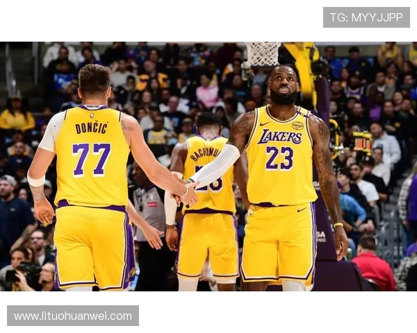 2012季前赛湖人与快船的激烈对决回顾与精彩瞬间分析