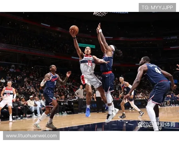 休斯顿火箭队与快船的激烈对决谁将赢得这场西部强强碰撞